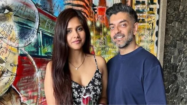 dalljiet-kaur-spots-nikhil-patel-with-his-rumoured-girlfriend-at-mumbai-airport-says-loyalty-was-never-on-the-table
